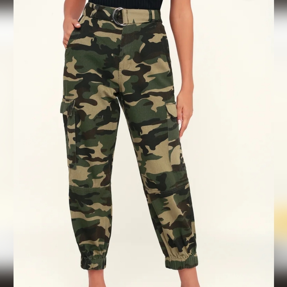 Lulus camo cargo joggers